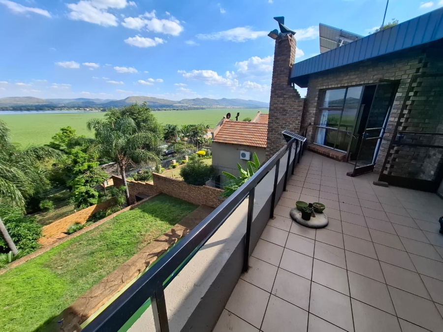 4 Bedroom Property for Sale in Kosmos North West